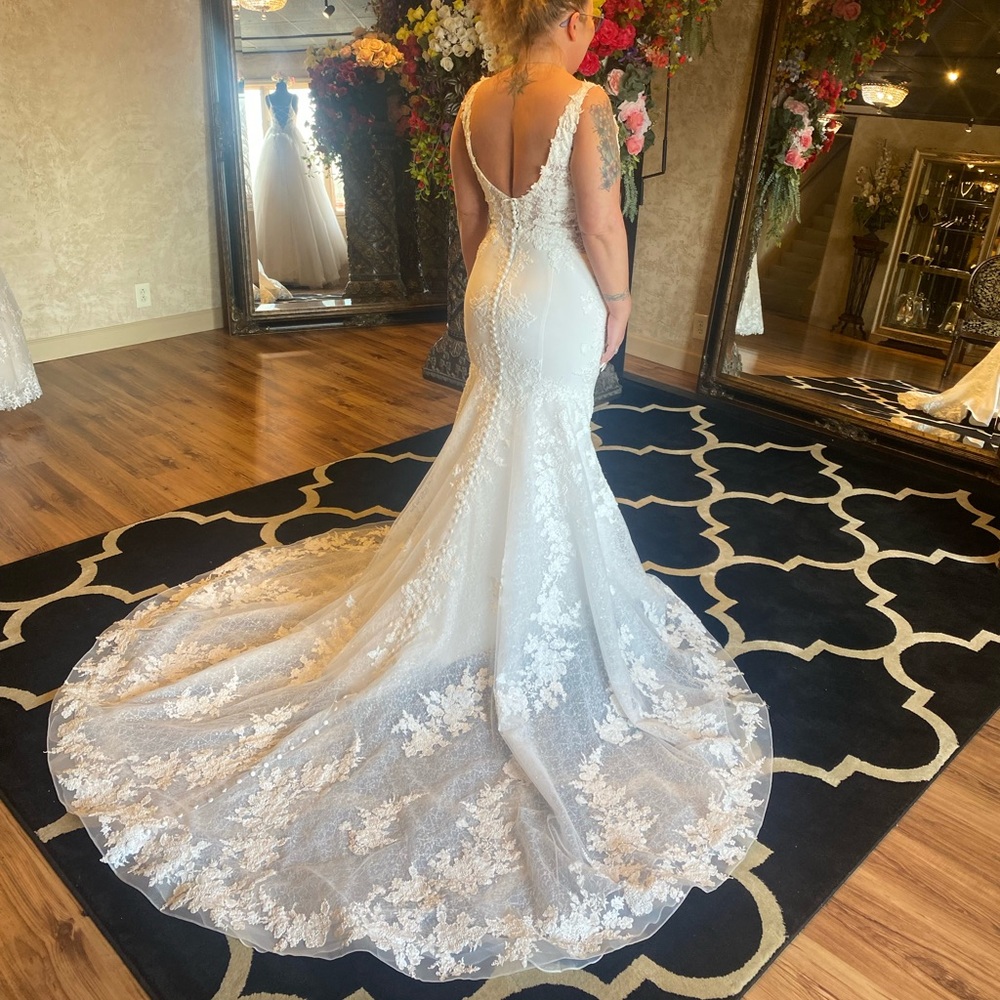 Ivory size 10 unaltered wedding dress, new with tags